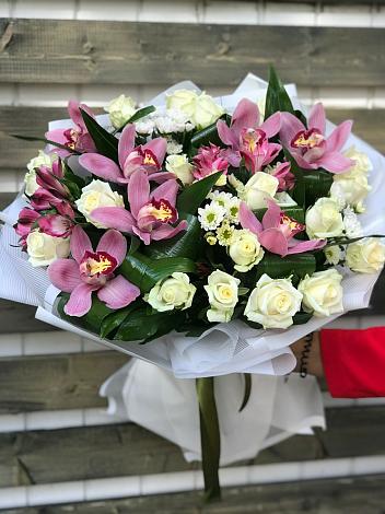 Букет цветов из: Розы и Хризантемы в Суходоле