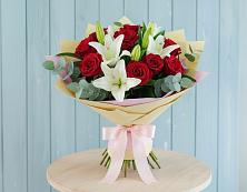 Букет цветов из:  Лилии и Розы в Суходоле