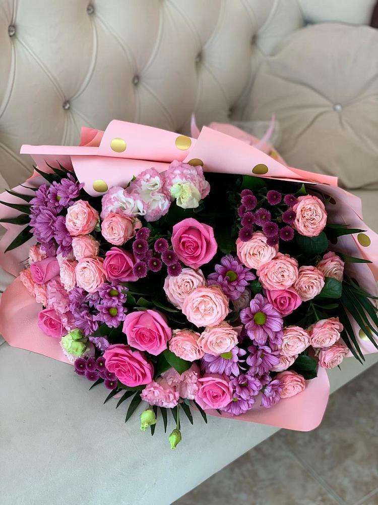 Букет цветов из: Хризантемы, Розы и Лизиантусы в Суходоле