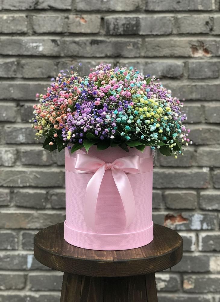Цветочная композиция из Гипсофила и Розы в шляпной коробке в Суходоле