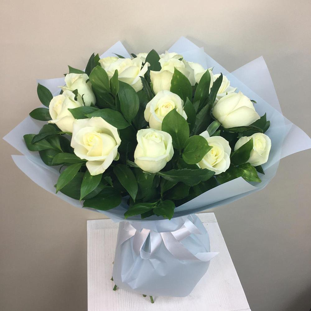 Букет 15 Белых роз Проуд в Суходоле