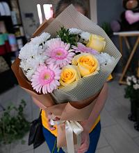 Букет цветов из:  Герберы, Розы и Хризантемы в Суходоле