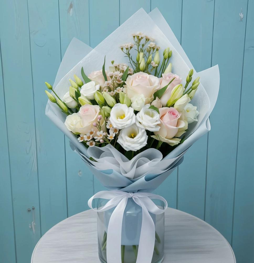 Букет цветов из: Розы и Лизиантусы в Суходоле