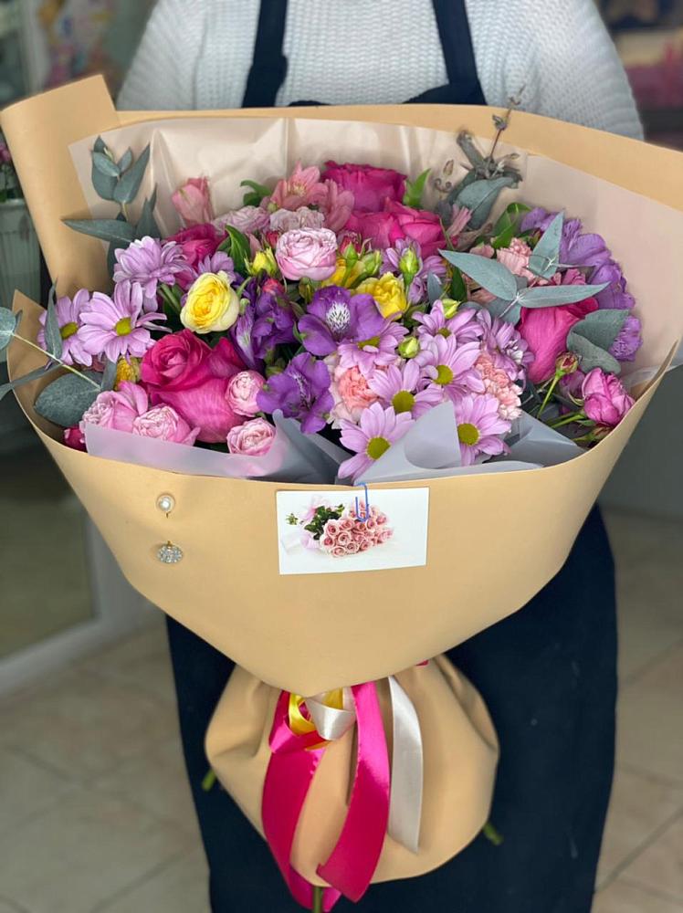 Букет цветов из: Хризантемы, Гвоздики и Альстромерии в Суходоле