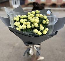 Букет Белые кустовые розы Солинеро в Суходоле