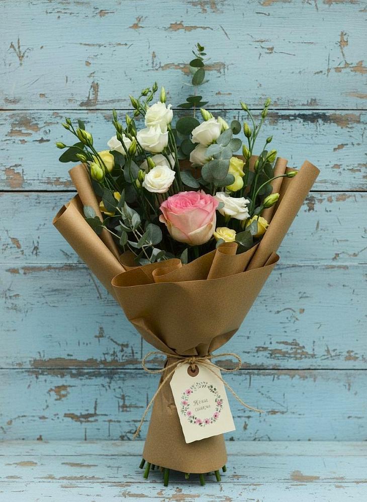 Букет цветов из: Розы и Лизиантусы в Суходоле