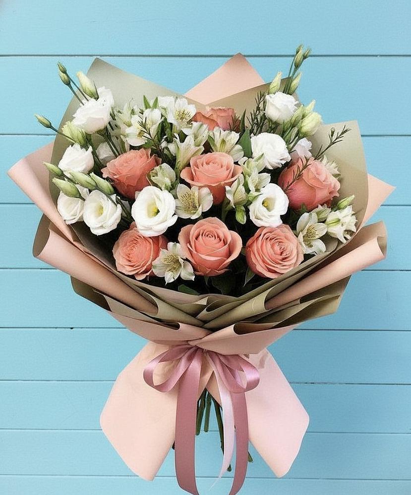 Букет цветов из: Розы, Альстромерии и Лизиантусы в Суходоле