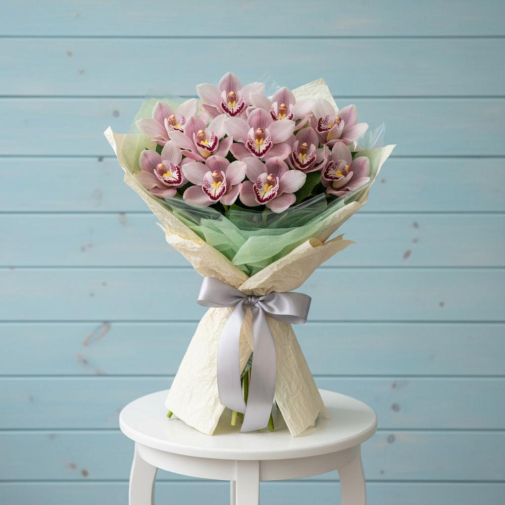 Букет цветов из: Орхидеи и Розы в Суходоле