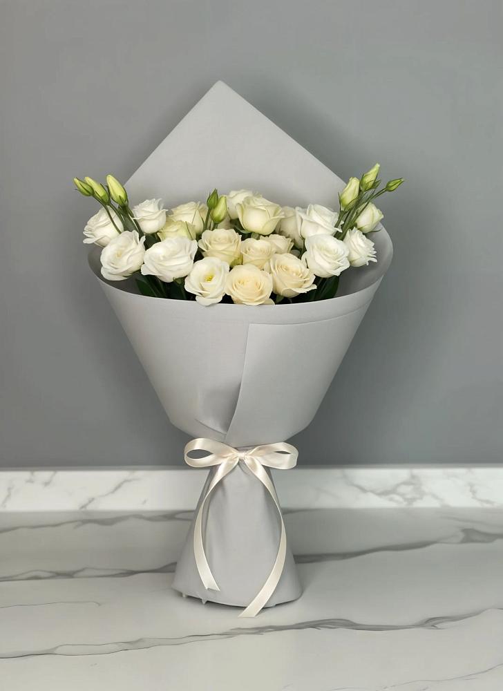 Букет цветов из: Розы и Лизиантусы в Суходоле