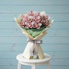 Букет цветов из:  Орхидеи и Розы в Суходоле