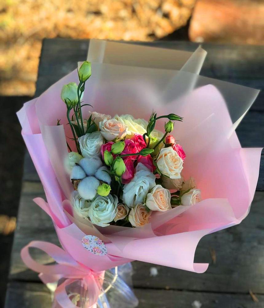 Букет цветов из: Розы и Лизиантусы в Суходоле