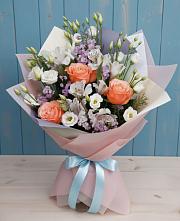 Букет цветов из:  Лизиантусы, Розы, Альстромерии и Гипсофила в Суходоле