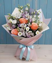 Букет цветов из:  Лизиантусы, Розы, Альстромерии и Гипсофила в Суходоле