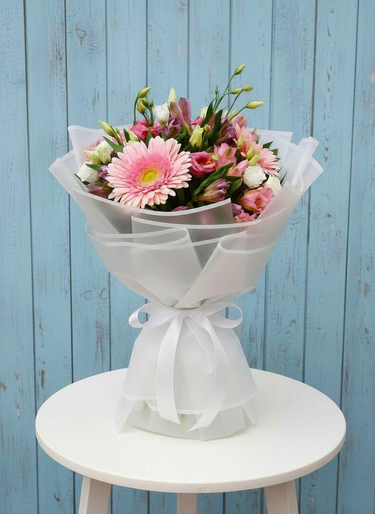 Букет цветов из: Герберы, Альстромерии и Лизиантусы в Суходоле