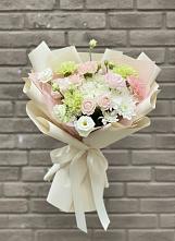 Букет цветов из:  Гвоздики, Розы, Лизиантусы и Хризантемы в Суходоле