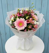 Букет цветов из:  Герберы, Альстромерии и Лизиантусы в Суходоле