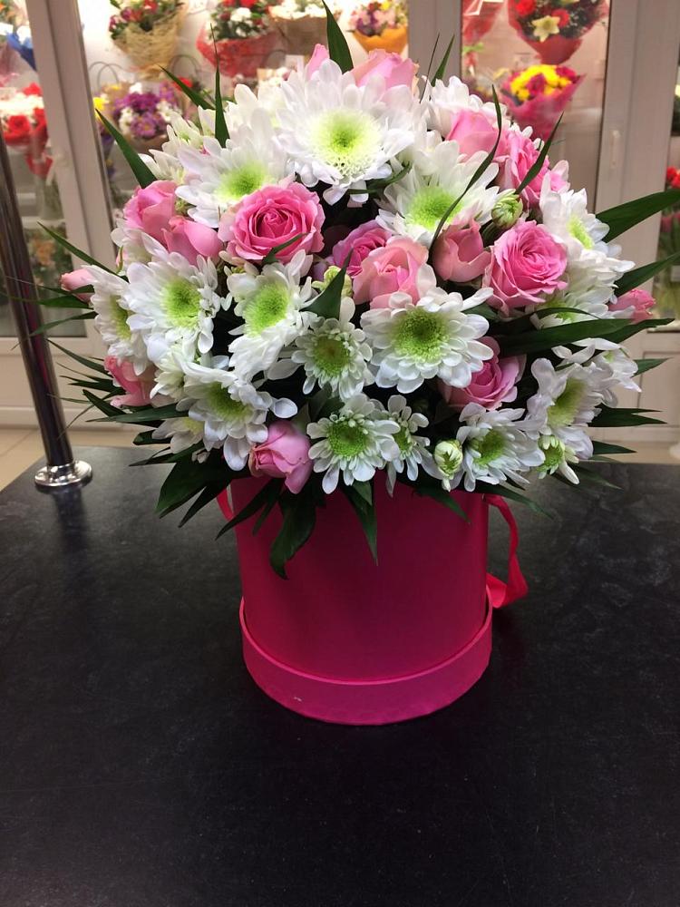 Цветочная композиция из Розы и Хризантемы в шляпной коробке в Суходоле