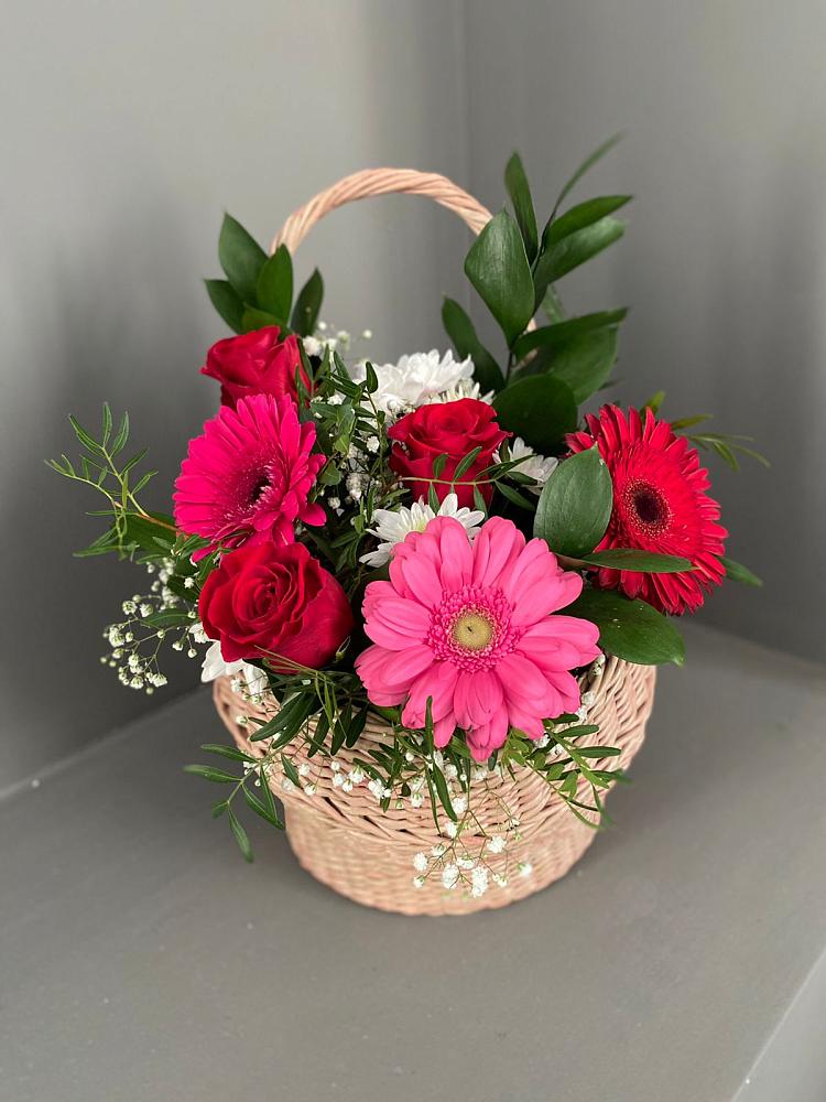 Цветочная композиция из Розы, Хризантемы и Герберы в корзине в Суходоле