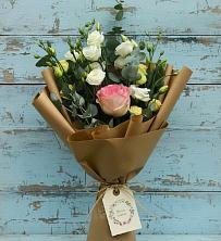 Букет цветов из:  Розы и Лизиантусы в Суходоле