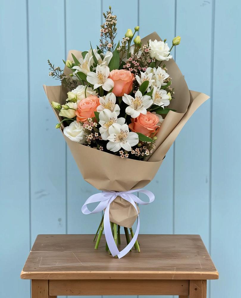 Букет цветов из: Альстромерии, Лизиантусы, Розы и Хризантемы в Суходоле
