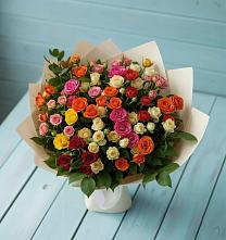 Букет Микс из разноцветных кустовых роз в Суходоле