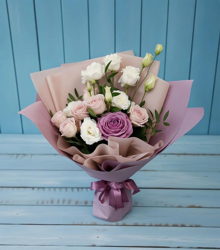 Букет цветов из: Розы и Лизиантусы в Суходоле